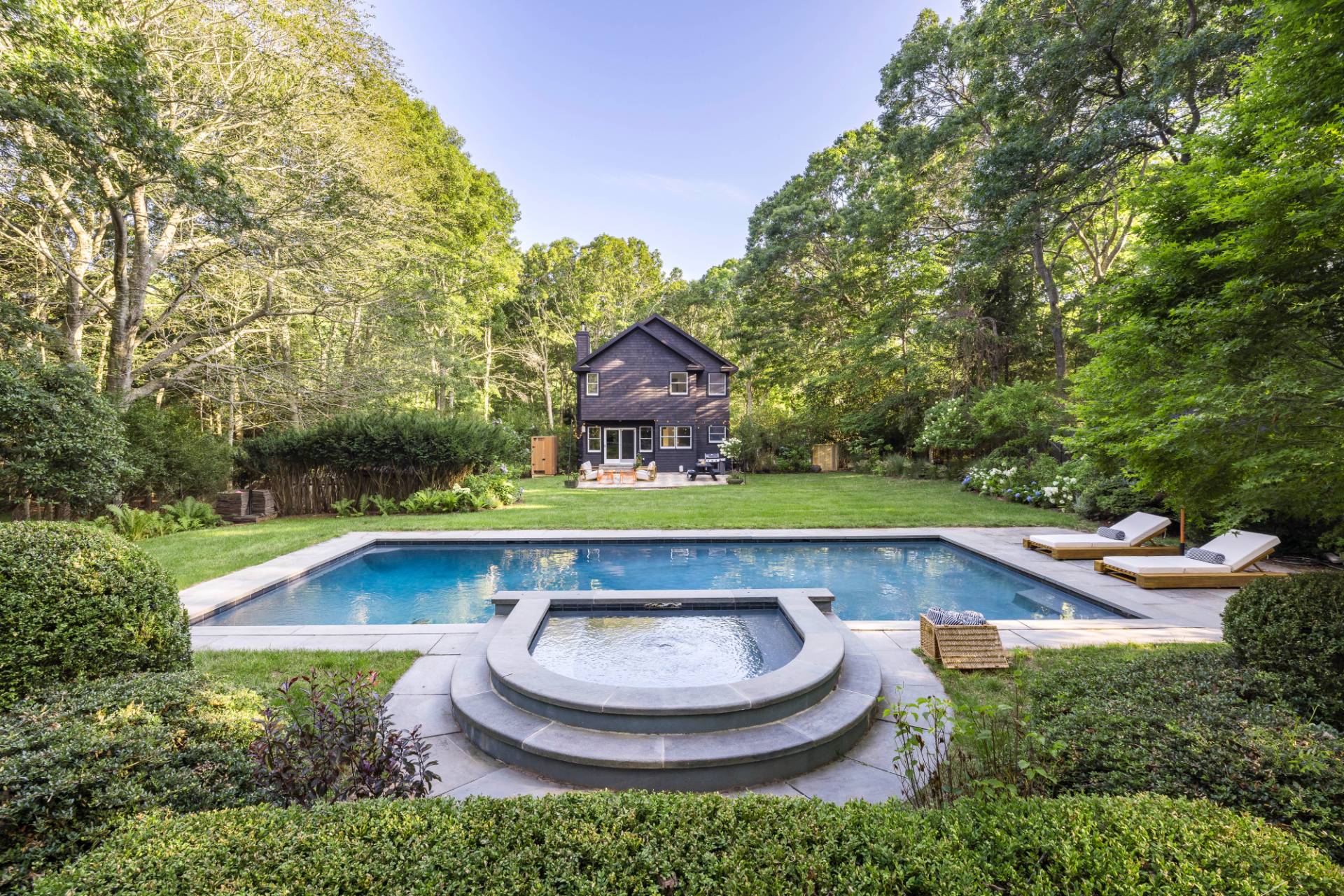 7 Wooded Oak Lane, East Hampton