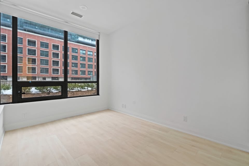 33 Frederick Todd Way 217, Toronto C11 Unit: 217