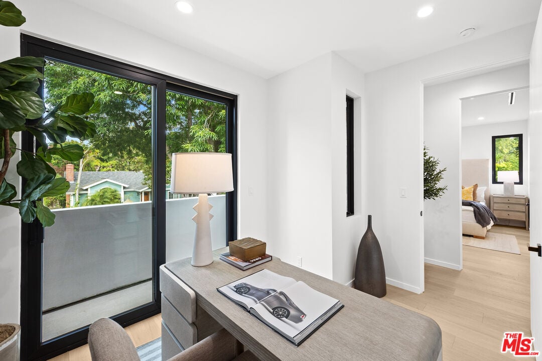 Castle Heights Pl, 90034