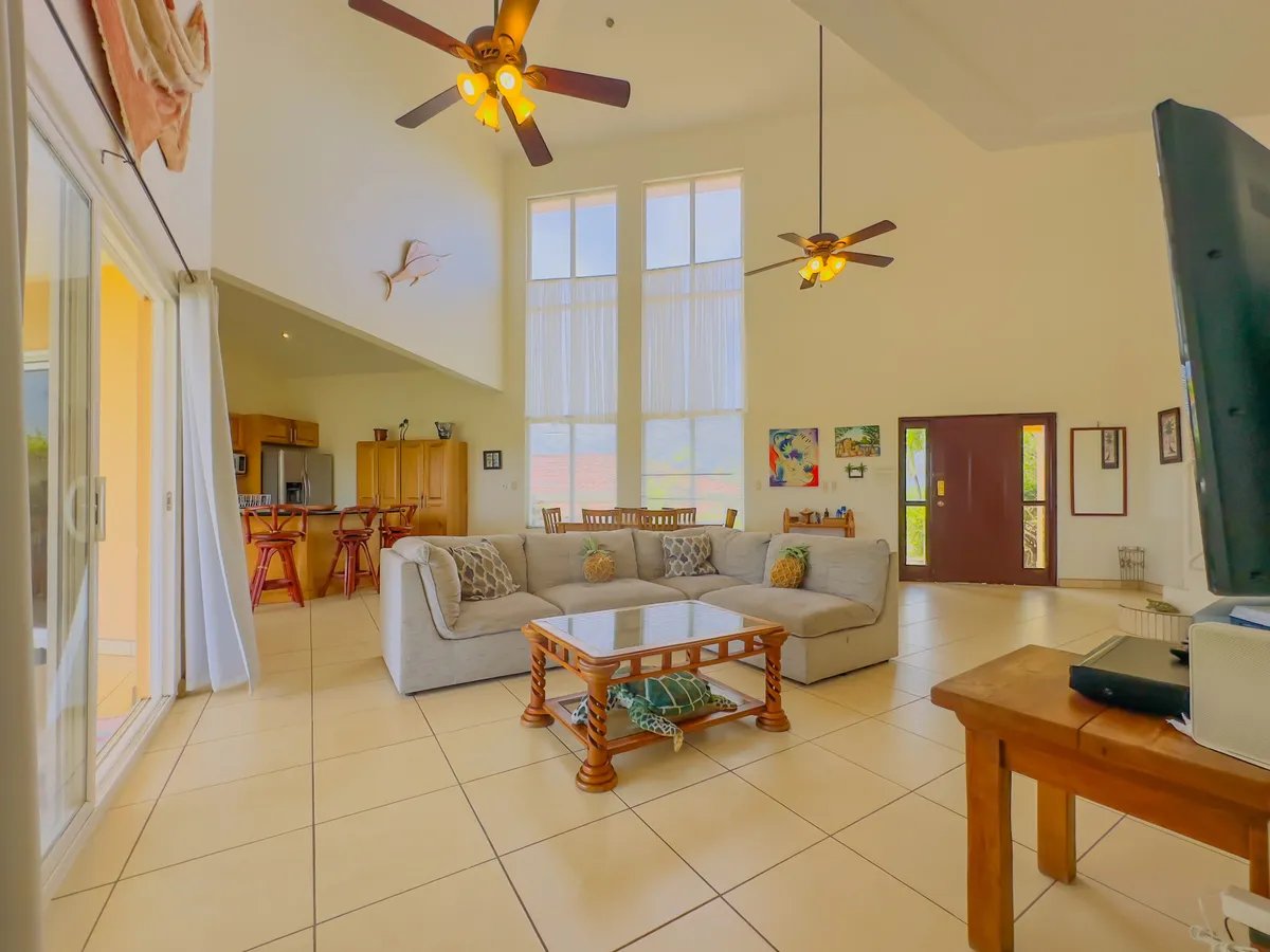 Ocean View Home in Altos del Cacique