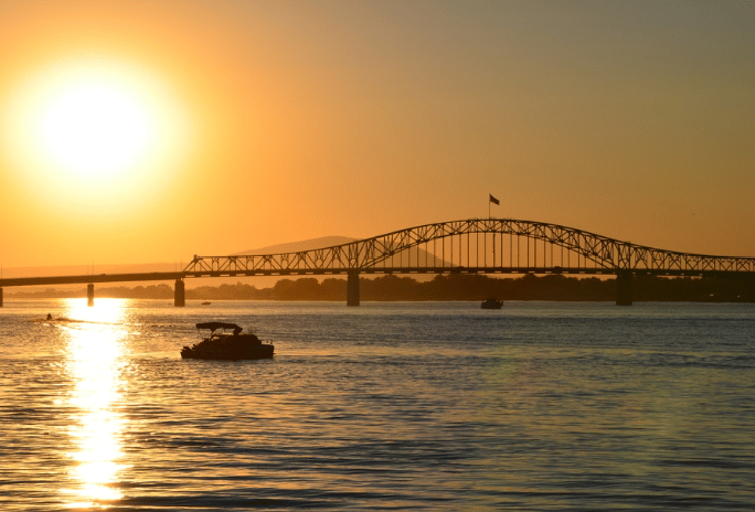 Sunset on beautiful Columbia River in Kennewick, Washington.