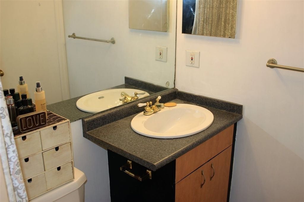 870 W 7th Ave, #1