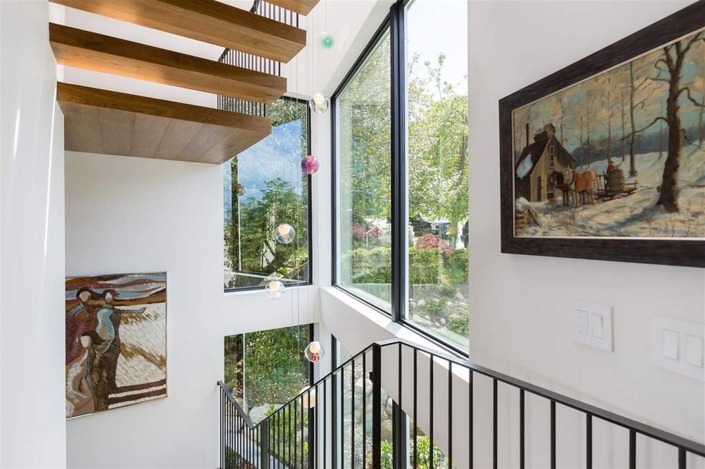 4385 Locarno Cres