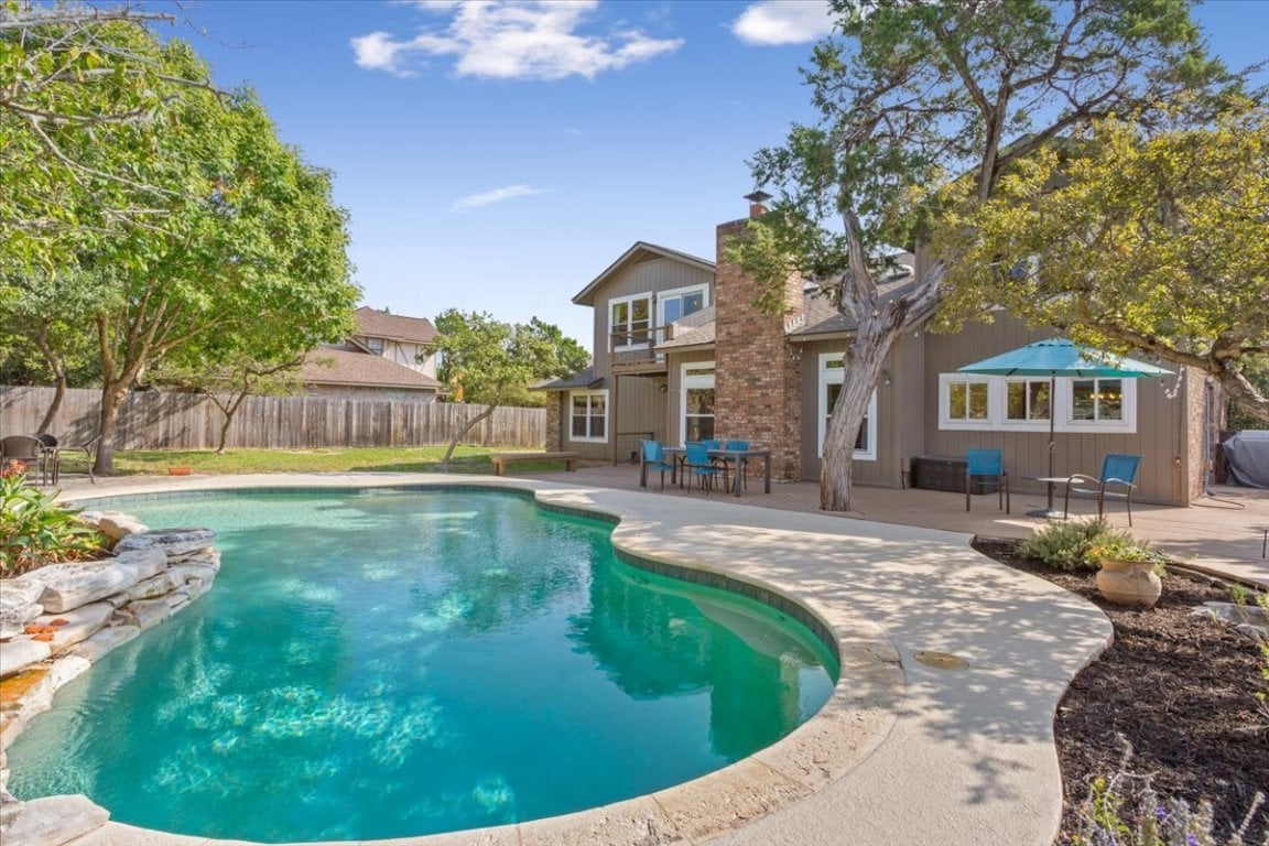 9800 Ravenwood Cv