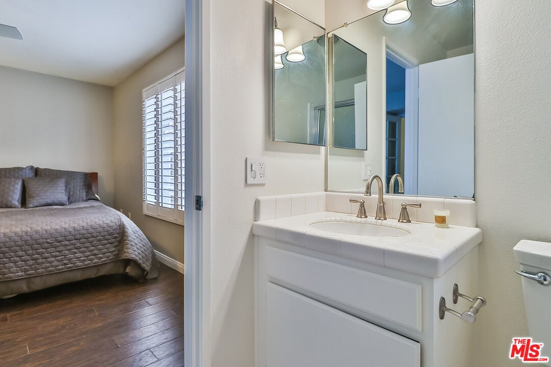 18100 Burbank Blvd Unit 19
