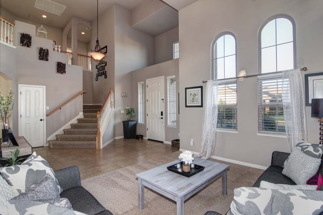 Gorgeous Lincoln 5 Bedroom Home for Sale!