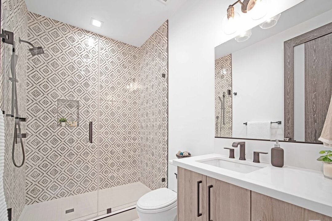 Canyon Lake Dr, 90068