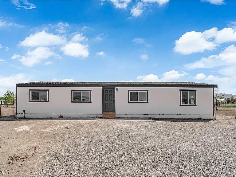 3301 Maple Rd