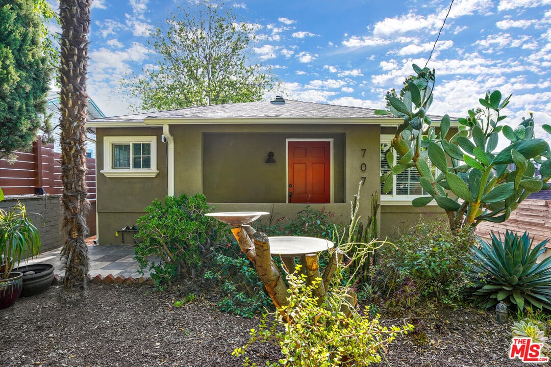 707 N Ave 51