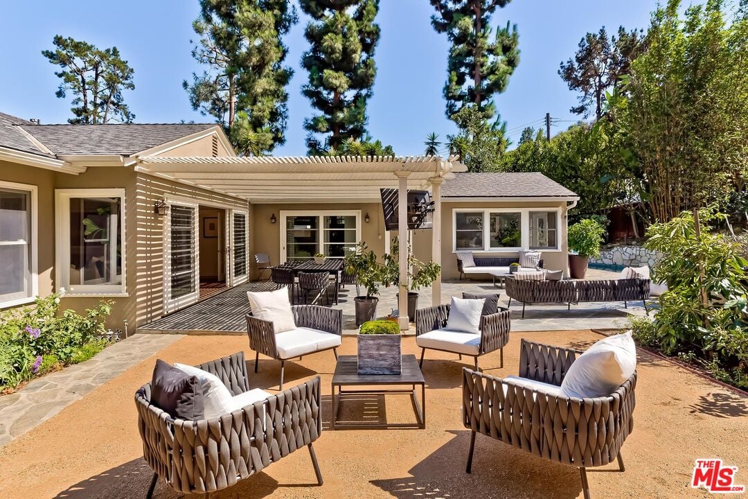 2277 Betty Ln