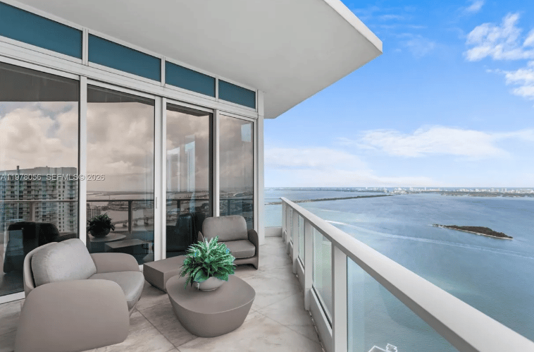 LUXURY IN THE MIAMI SKY