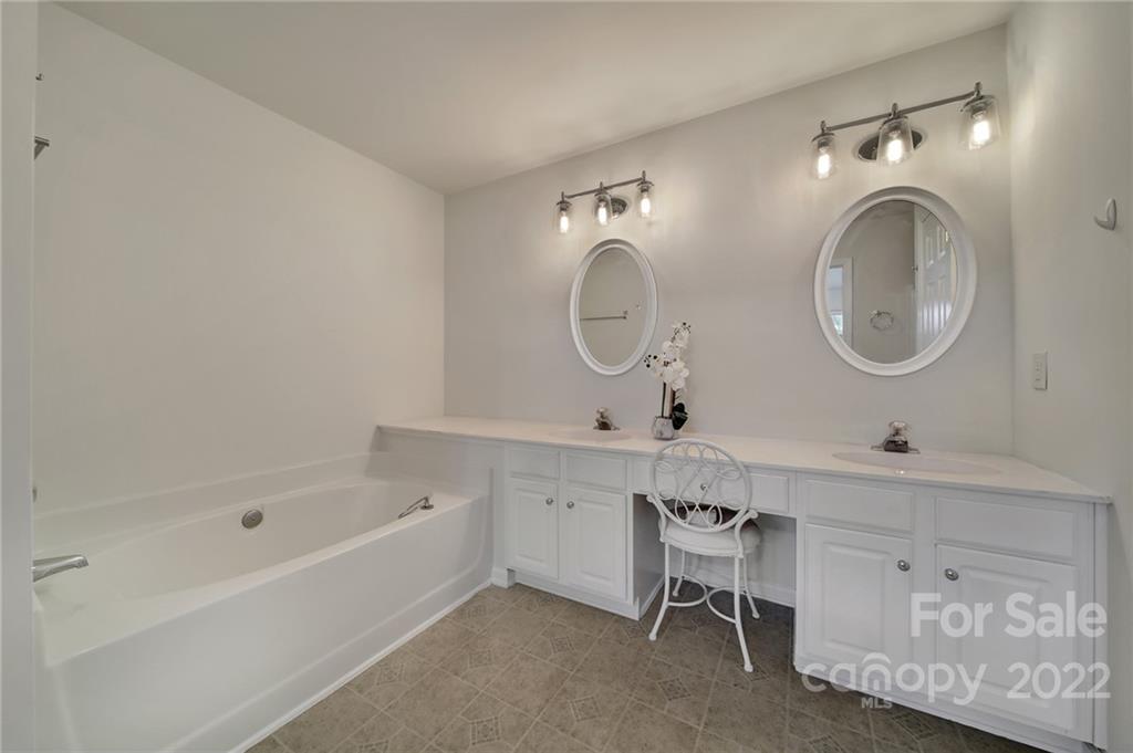 11708 Huxley Rd