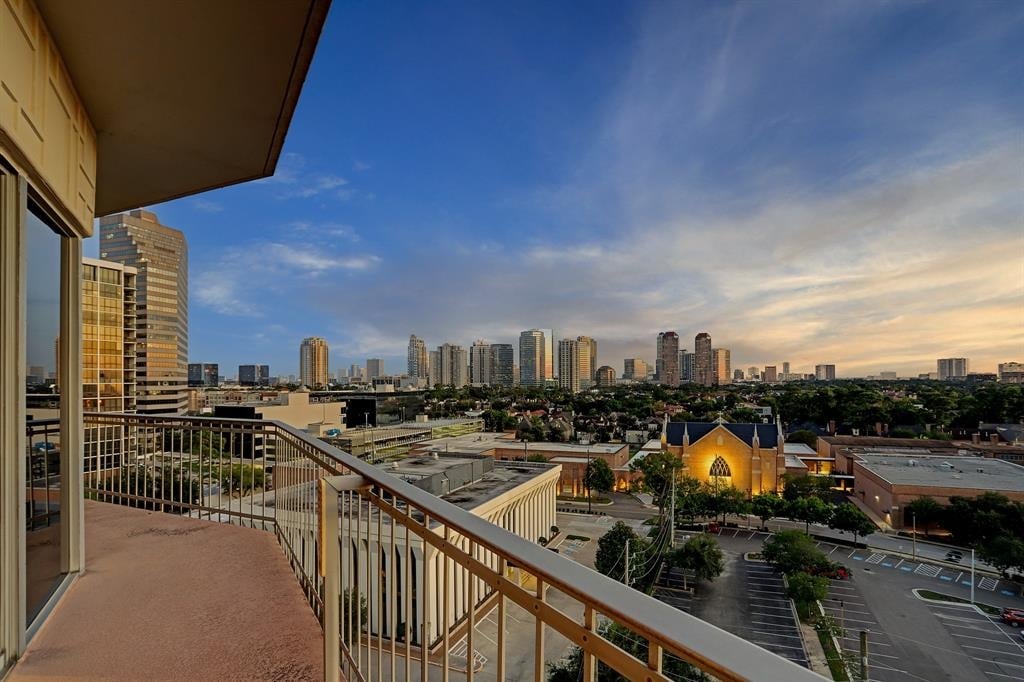 5050 Woodway Dr, #9P