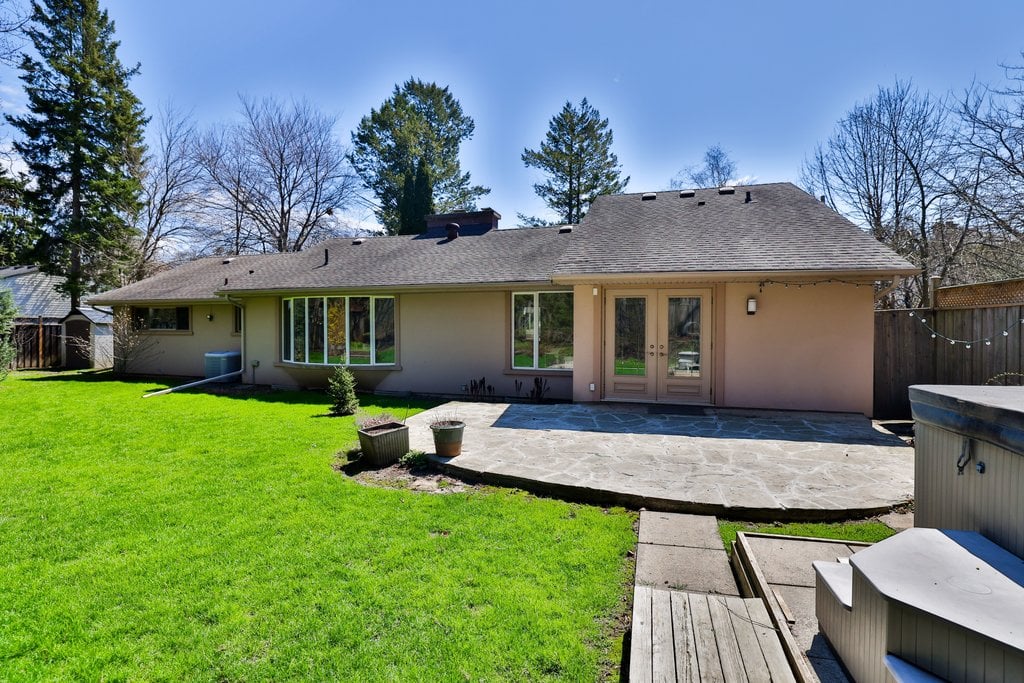 35 Hollyrood Heights Dr