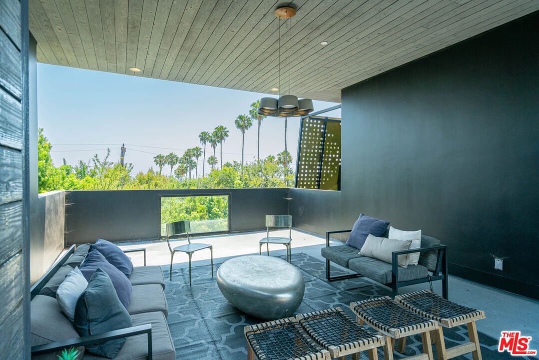 Meridian Reserve, Franklin Ave, 90046