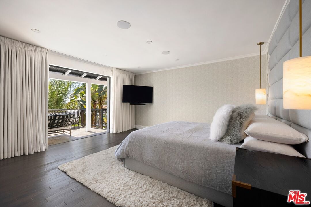 Halo Retreat, N Kings Rd, 90069