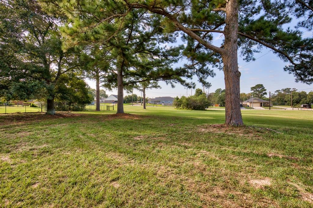 210 W Chatham St Bellville, Tx 77418