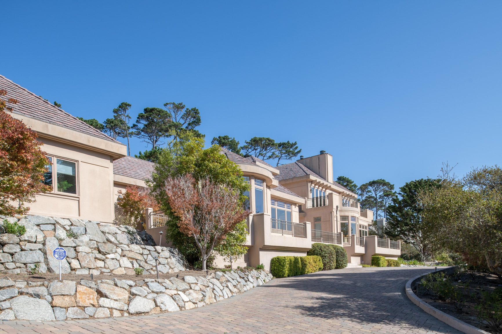 1255 Padre Ln