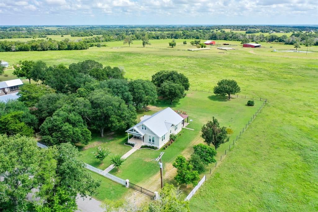 134 Houston St New Ulm, Tx 78950