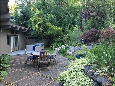 570 Lake Washington Blvd E