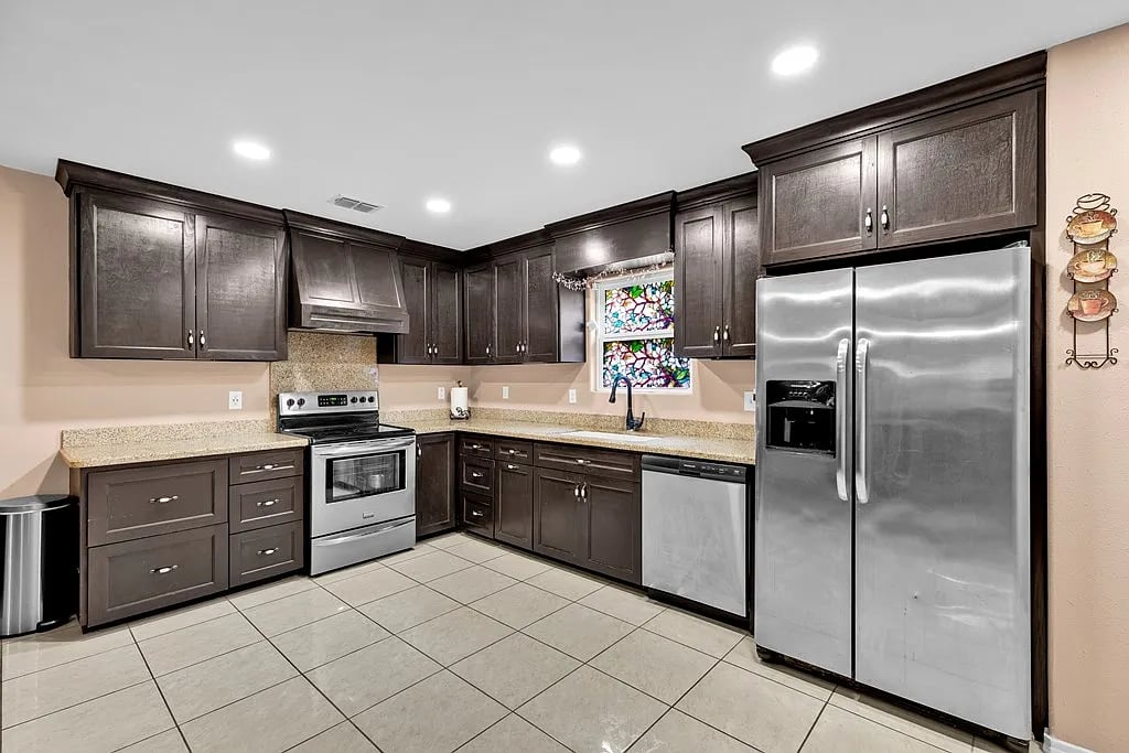 925 Daisy Dr