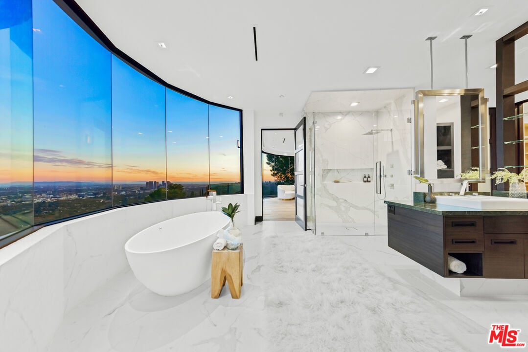 9374 Beverly Crest Dr