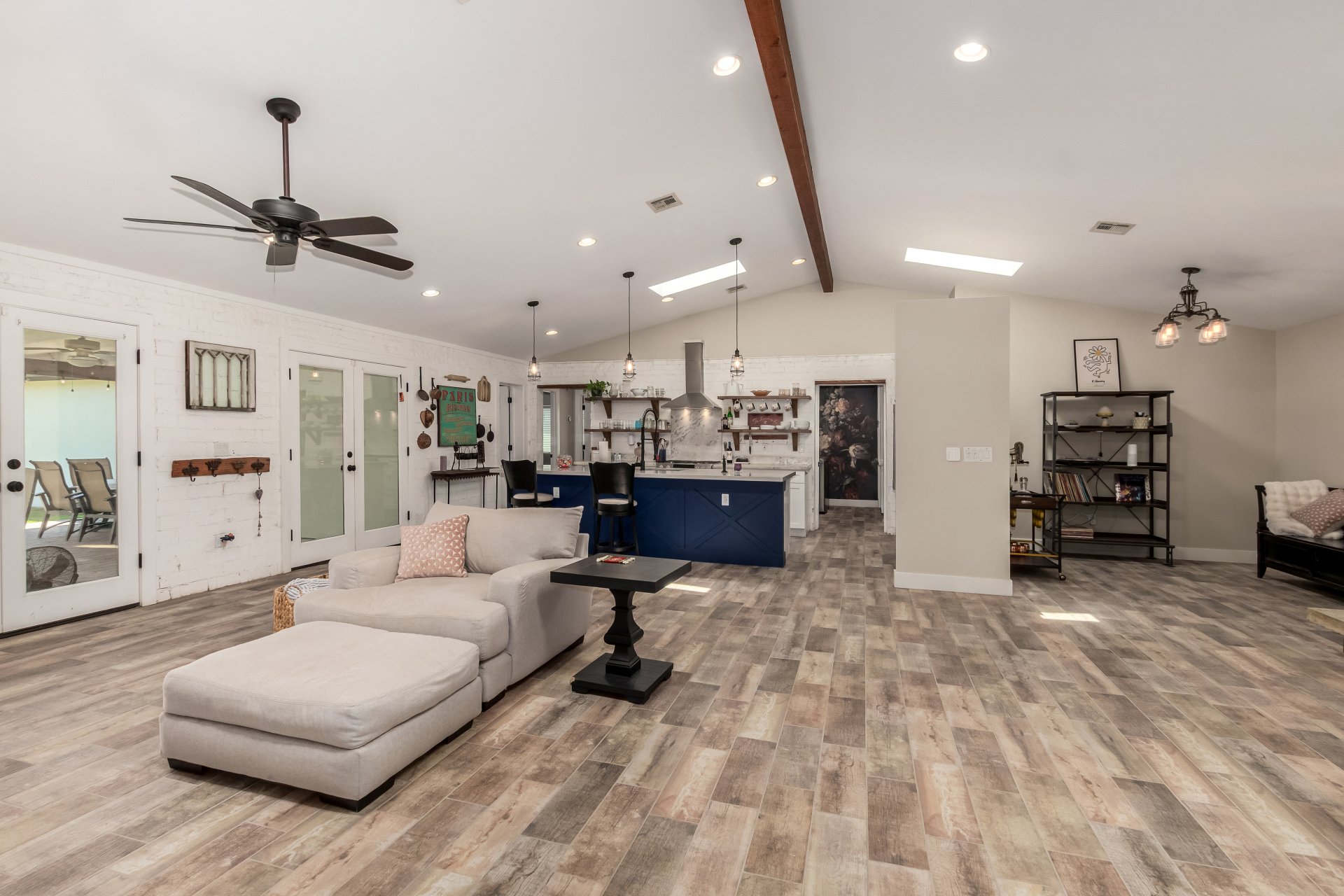 3439 N 45TH Place