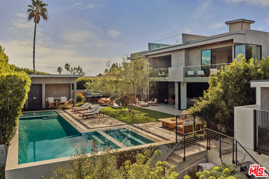 Aria Vista, Stradella Rd, 90077