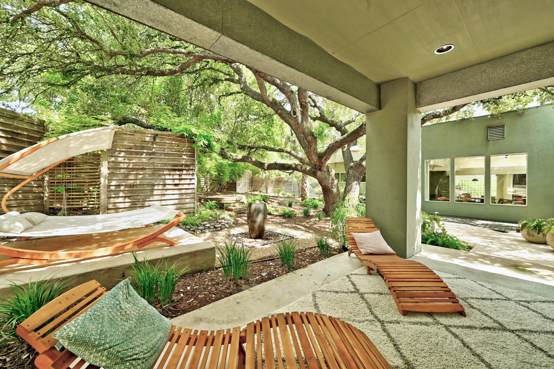 2700 De Soto DR