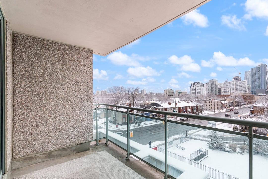 398 Eglinton Avenue E #611