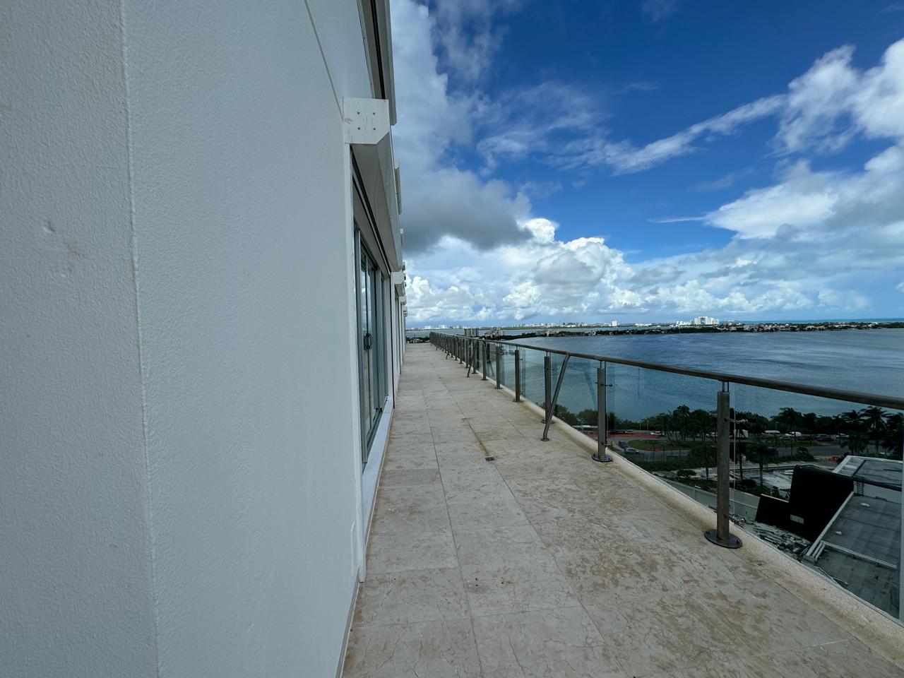 Live the Coastal Dream: Luxurious Oceanview Apartment in Cancun's Premier Hotel Zone!