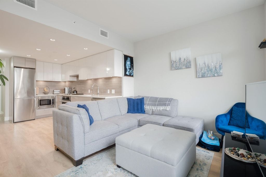 3451 Sawmill Cres, #303