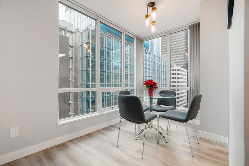 1166 Melville St, #1501