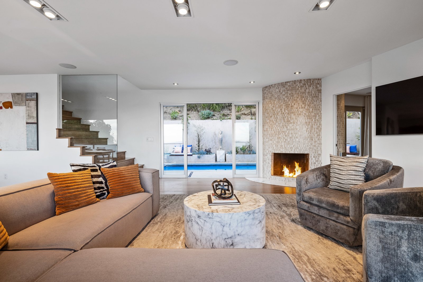 St Ives Dr, 90069
