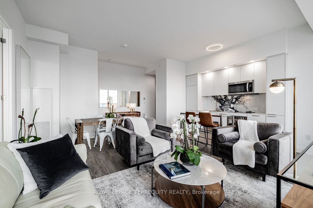 BEAUTIFUL CORNER PENTHOUSE