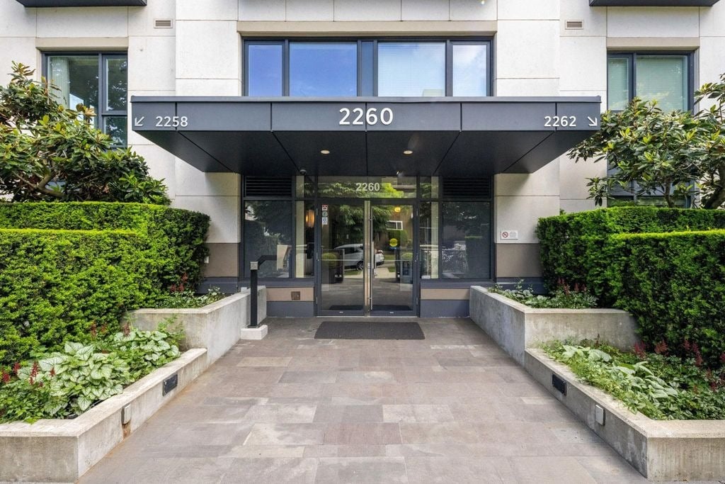 Th2258 W 39th Ave