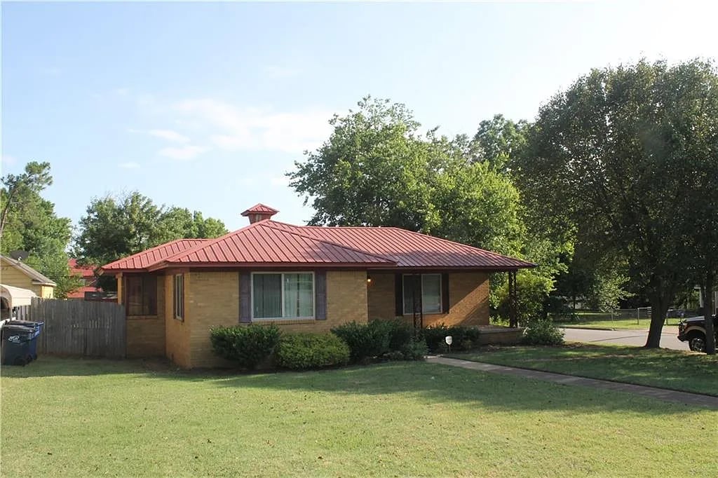 716 W Main St