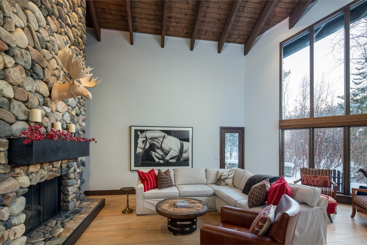 460 Onyx Dr