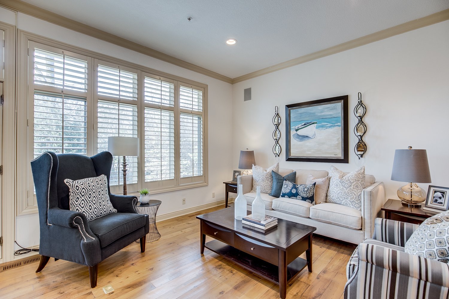 Luxurious Walkout End-Unit in Private Setting