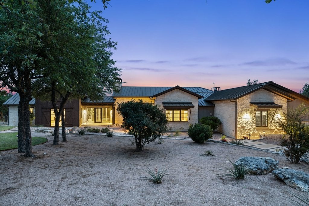 Horseman's Paradise in the heart of Dripping Springs