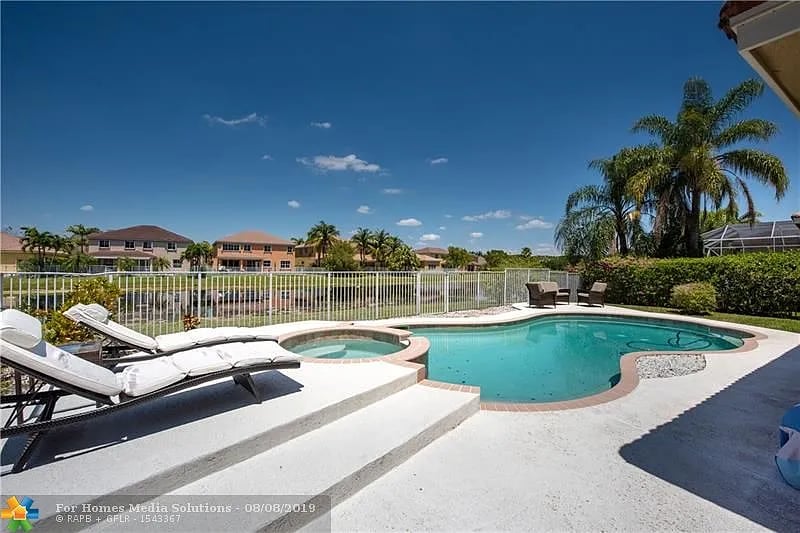 1612 Blue Jay Cir