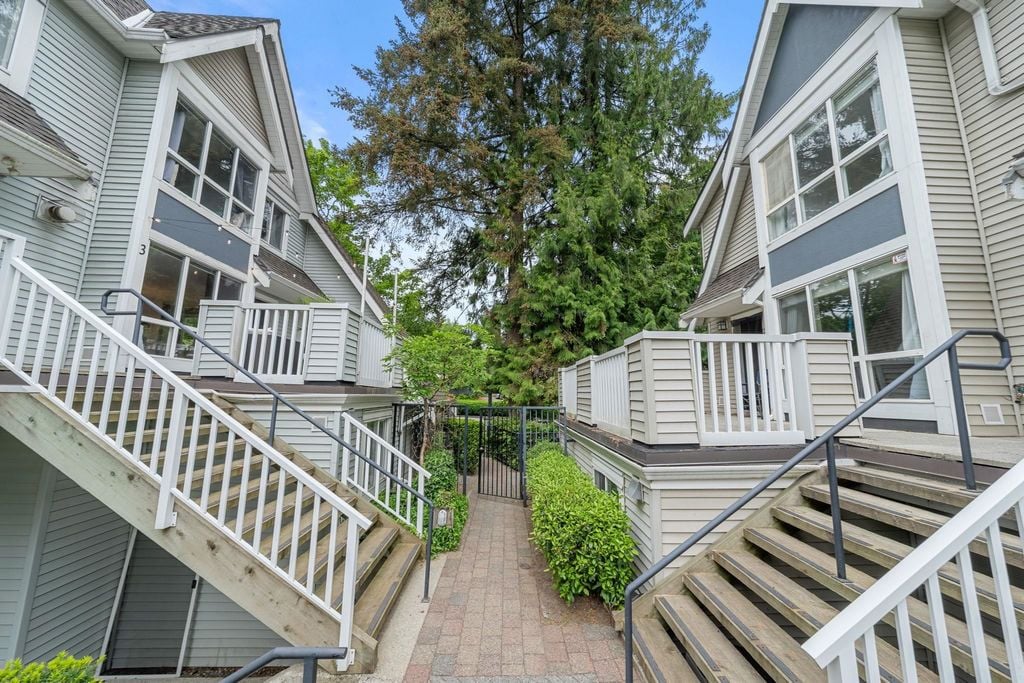 995 Lynn Valley Rd, #3