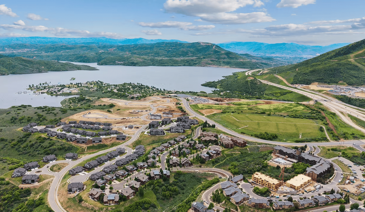 Mayflower Lakeside - East Village Jordanelle