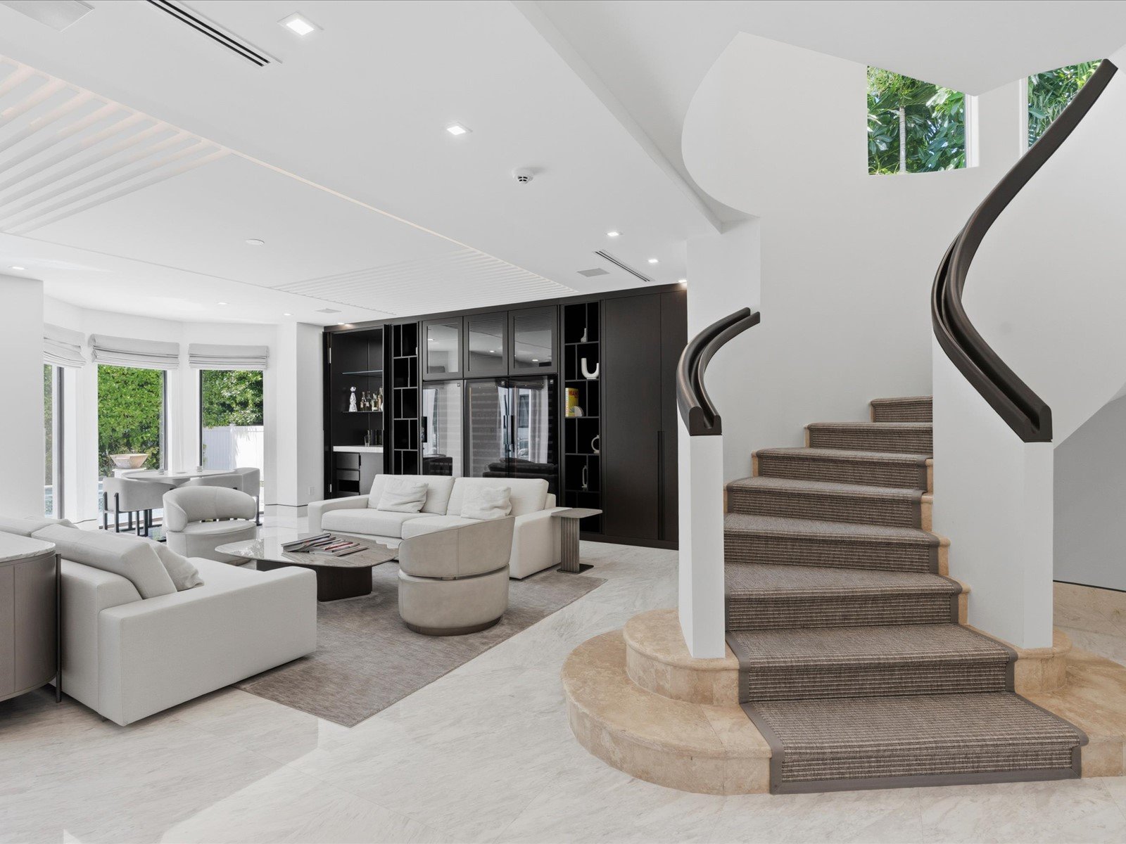 70 Camden Dr, Bal Harbour