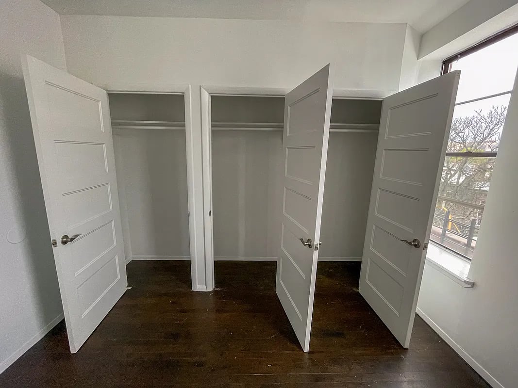 927 Putnam Ave 4R
