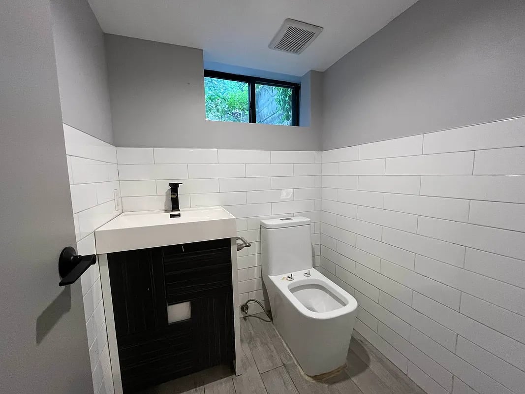 1713 Gates Avenue #1R