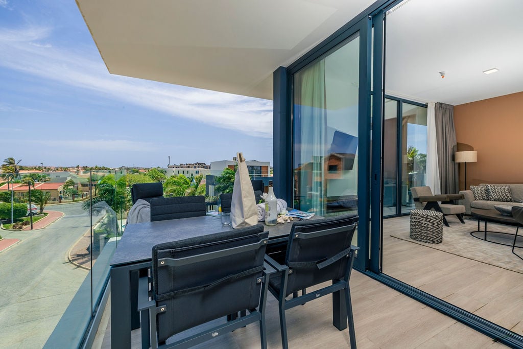 Arashi Boutique Condominiums 