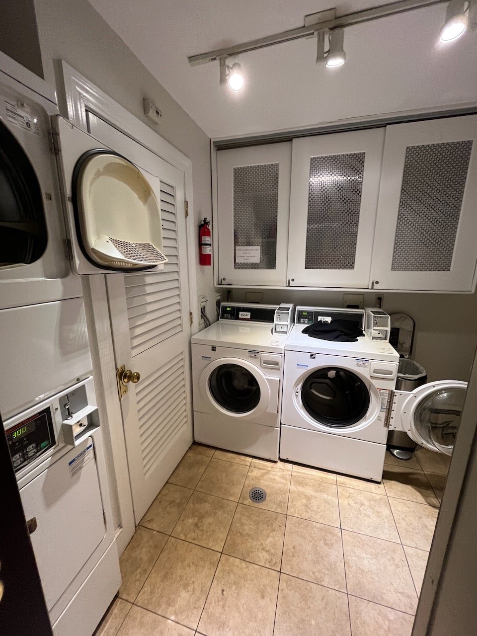 Saint Botolph Street - Top Floor 2 bedroom - Common Roof Deck and Laundry! September 1 