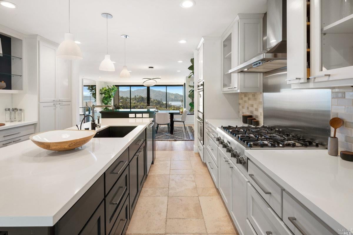 98 Red Hill Cir