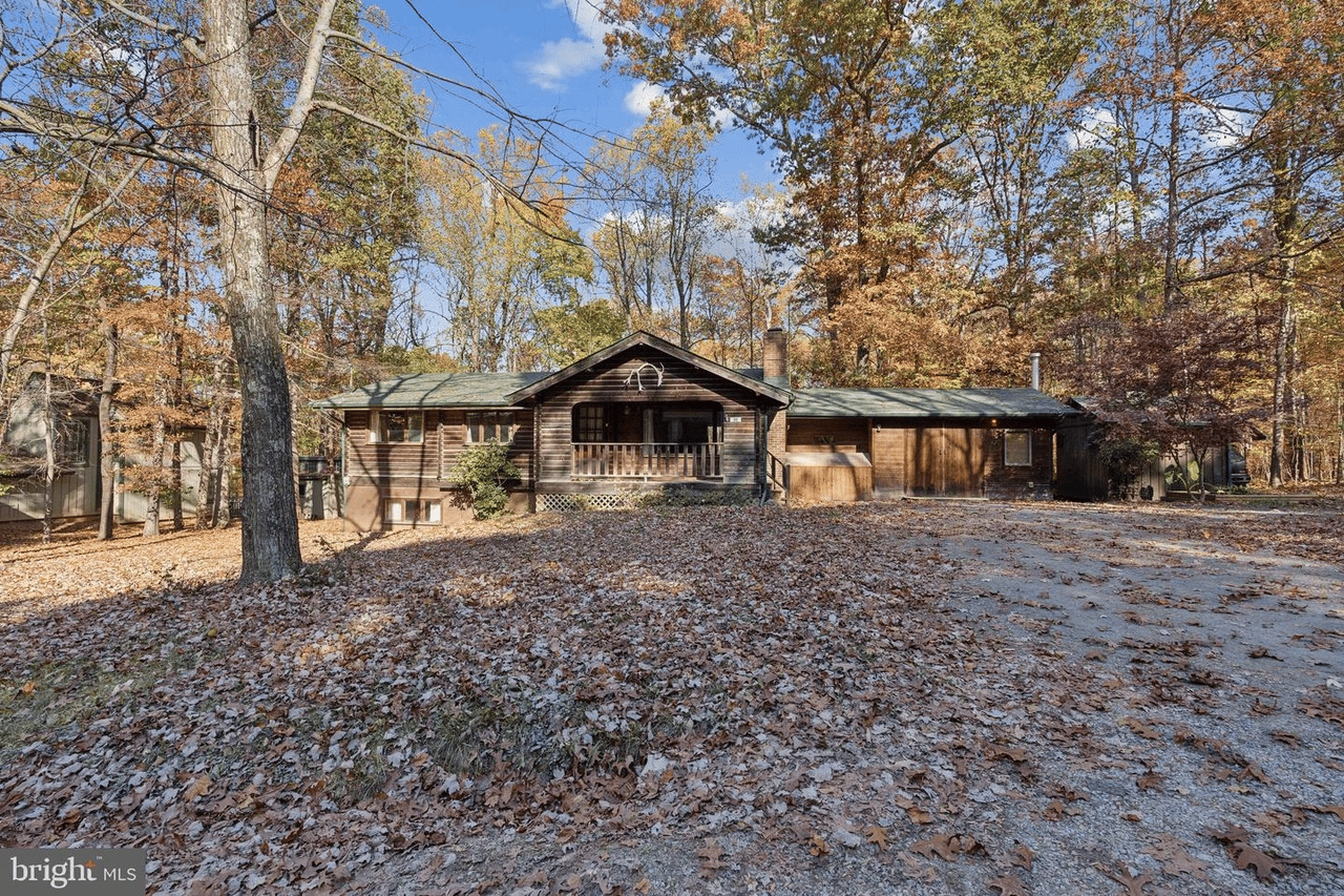 Charming Log Cabin Home Tour at 88 White Oak Lane in Shenandoah Retreat